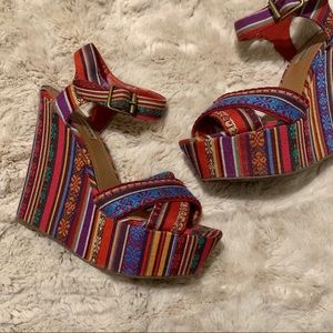 Steve Madden Winonna red multicolor wedges